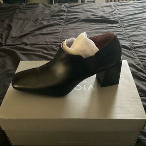 Vionic Women's Black Heeled Shoe